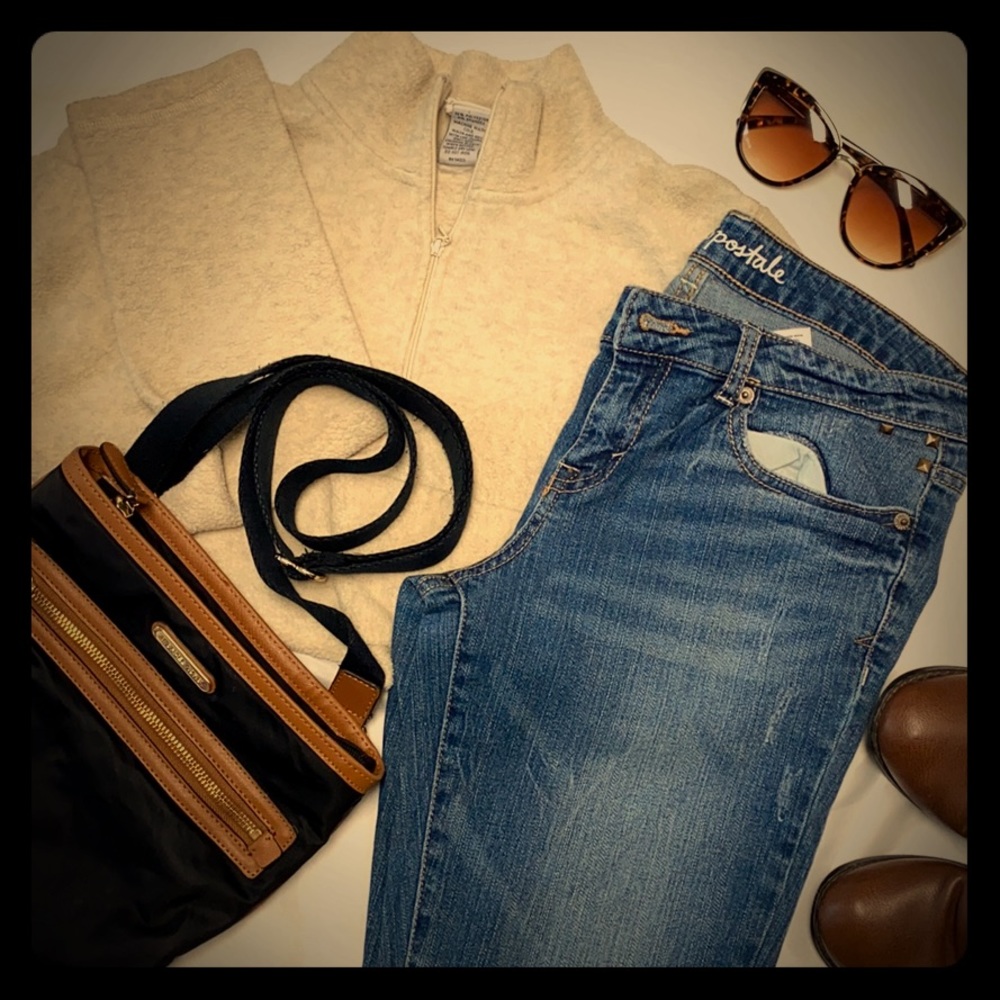 Aeropostale distresses skinny jeans